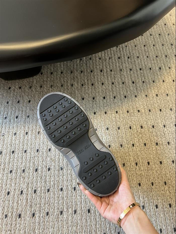 2025112816434869 300